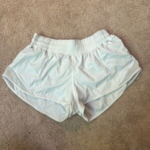 Lululemon Hotty Hot Shorts. Size 6 Reg.
